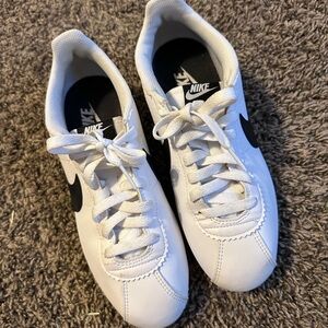 Nike White Leather Sneakers with Black Swoosh